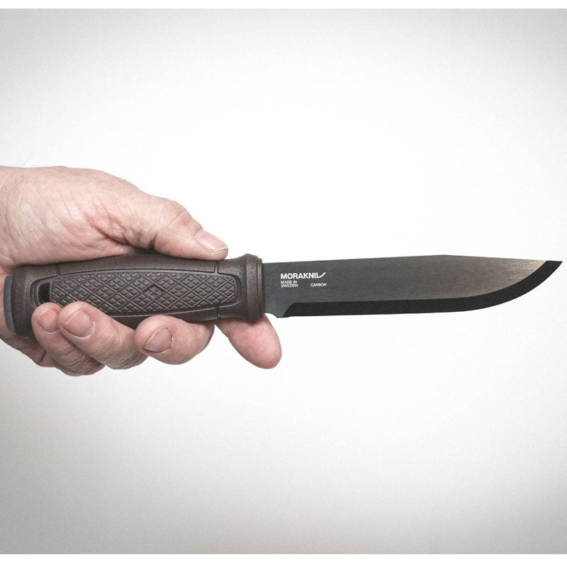 Garberg_Grand_BB_Knife_Hand_Original-RESIZED MORAKNIV ΜΑΧΑΙΡΙ GARBERG GRAND BLACKBLADE ΜΕ ΔΕΡΜΑΤΙΝΗ ΘΗΚΗ