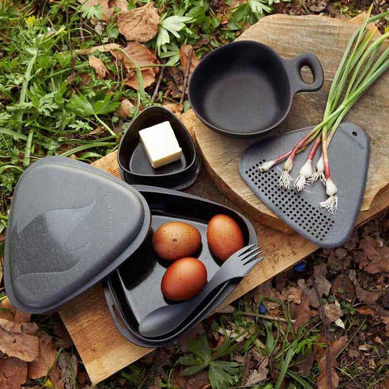 LIGHT-MY-FIRE-OUTDOOR-MEAL-KIT-SLATY-BLACK-RESIZED LIGHT MY FIRE OUTDOOR MEAL KIT BIO HAZY BLUE 8 ΤΕΜ
