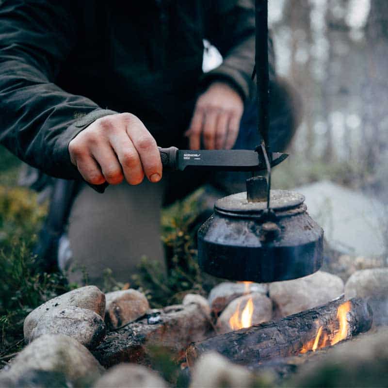 Morakniv_Garberg-Grand_M274904-RESIZED MORAKNIV ΜΑΧΑΙΡΙ GARBERG GRAND BLACKBLADE ΜΕ ΔΕΡΜΑΤΙΝΗ ΘΗΚΗ