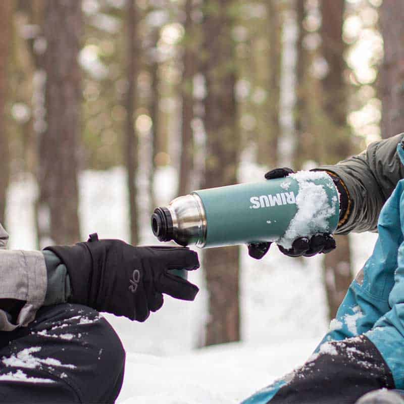 PRIMUS-VACUUM-BOTTLE-075L-FROST-LIFESTYLE-RESIZED-1 PRIMUS ΘΕΡΜΟΣ 0,75L