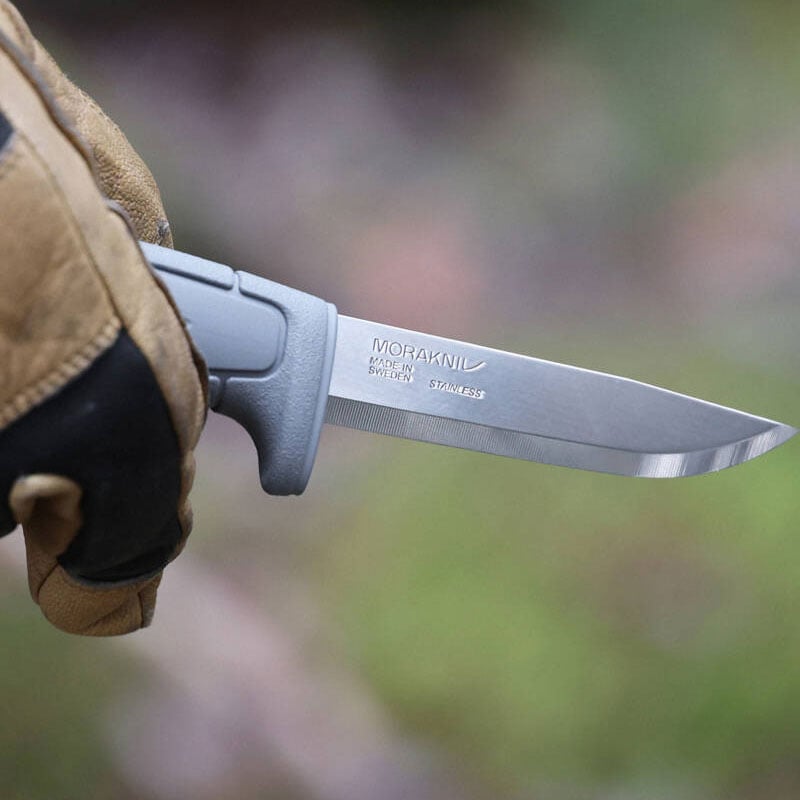 bASIC-546-SE-S-Gray-RESIZED-LIFESTYLE MORAKNIV ΜΑΧΑΙΡΙ BASIC 546 SE (S) ΓΚΡΙ